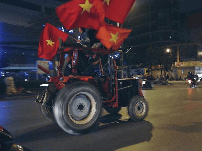 Ăn mừng là điều quan trọng nhất lúc này, đi bằng xe gì hay như nào không quan trọng Ăn mừng là điều quan trọng nhất lúc này, đi bằng xe gì hay như nào không quan trọng